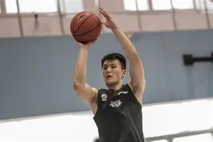 集结日体能课后;北京首钢外线爆发备战西甲;气氛紧张;年轻球员得到机会(imoc沿岸波浪预想) 集结日体能课后;北京首钢外线爆发备战西甲;气氛紧张;年轻球员得到机会(imoc沿岸波浪预想)