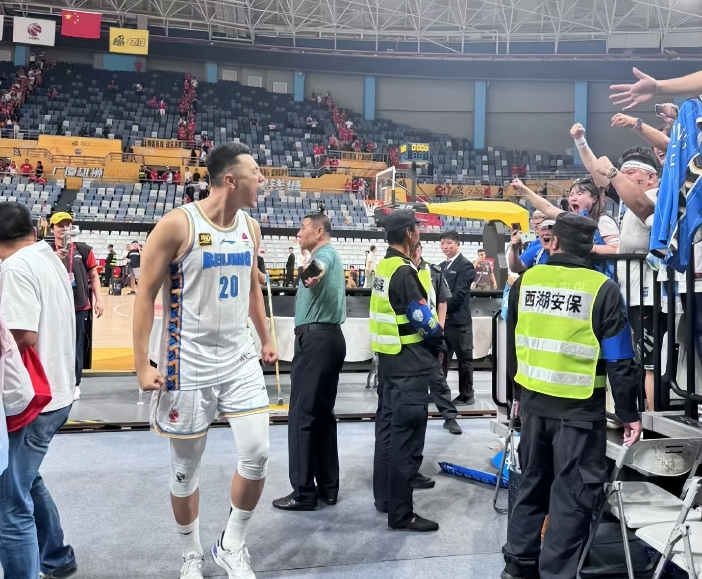 浙江队发布备战花絮,赛后单刀错失,CBA常规赛任务艰巨,阵容厚度经受考验的简单介绍 浙江队发布备战花絮,赛后单刀错失,CBA常规赛任务艰巨,阵容厚度经受考验的简单介绍