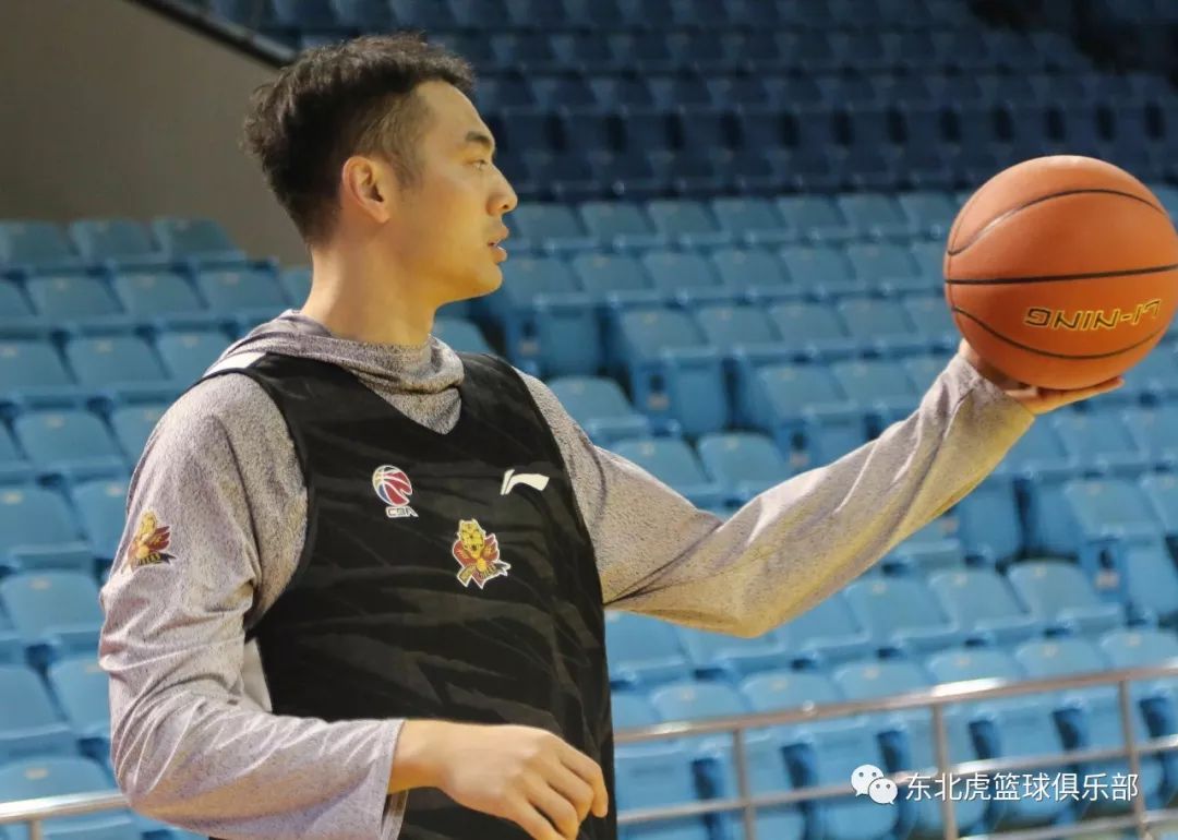 广州队训练开放日,集结日更衣室发声引欢呼,CBA季后赛在即,阵容厚度经受考验(cba季后赛广州对青岛视频) 广州队训练开放日,集结日更衣室发声引欢呼,CBA季后赛在即,阵容厚度经受考验(cba季后赛广州对青岛视频)