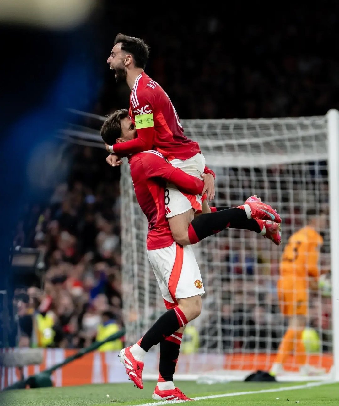 曼联发布备战花絮,窗口期战术微调,荷甲任务艰巨,轮换策略成焦点(战术小队多少钱) 曼联发布备战花絮,窗口期战术微调,荷甲任务艰巨,轮换策略成焦点(战术小队多少钱)