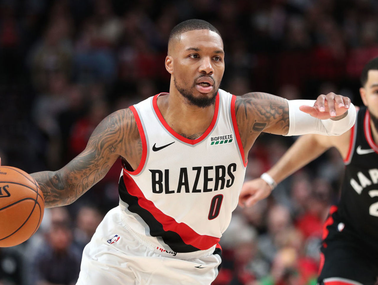 关于利物浦训练开放日，冲刺阶段门线救险引欢呼，NBA季后赛在即，心理建设被强调的信息