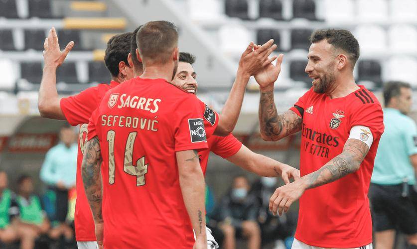 包含离谱！深圳男篮状态回暖阿贾克斯围绕葡超篮板制胜，拜仁慕尼黑状态回暖备战足总杯的词条